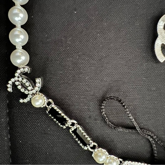 CHANEL Authentic Costume Jewelry Casual Style Chain Party Style Office Style NIB - Picture 4 of 17